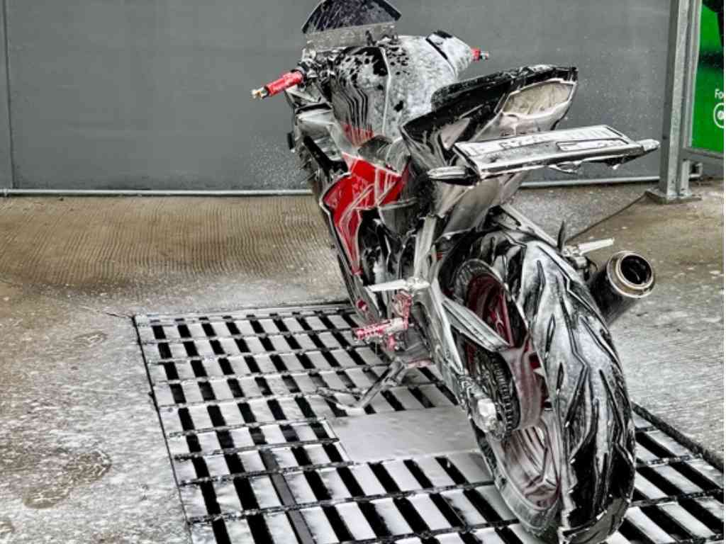 Memilih Sabun yang Tepat Untuk Mencuci Sepeda Motor