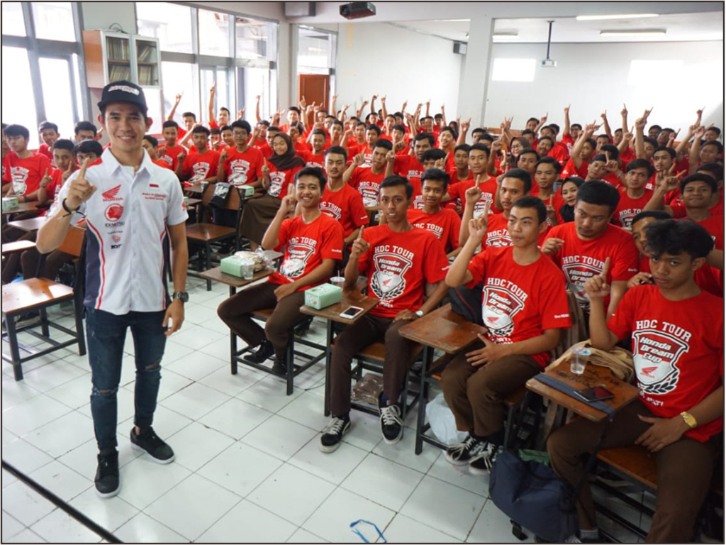 Berbagi Ilmu dan Pengalaman di HDC Tour dengan Siswa-Siswi SMK Pasundan 2 Bandung